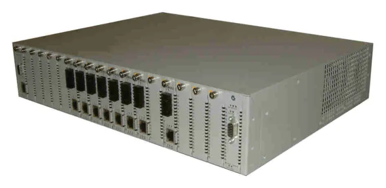 Bild: Allied Telesyn mit erstem managebaren Multi-Protokoll Konverter-Chassis