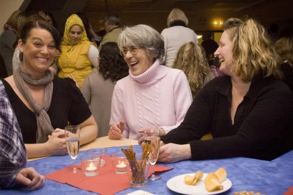 Ehemaligentreffen an der Nelson-Mandela-Schule (NMS) Bild: Ehemaligentreffen an der Nelson-Mandela-Schule (NMS)