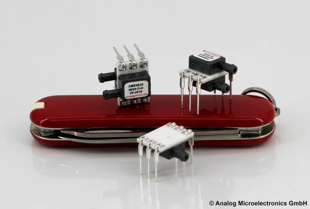 Verschiedene Varianten des board-mount Drucksensors AMS 6832 (© Analog Microelectronics GmbH)