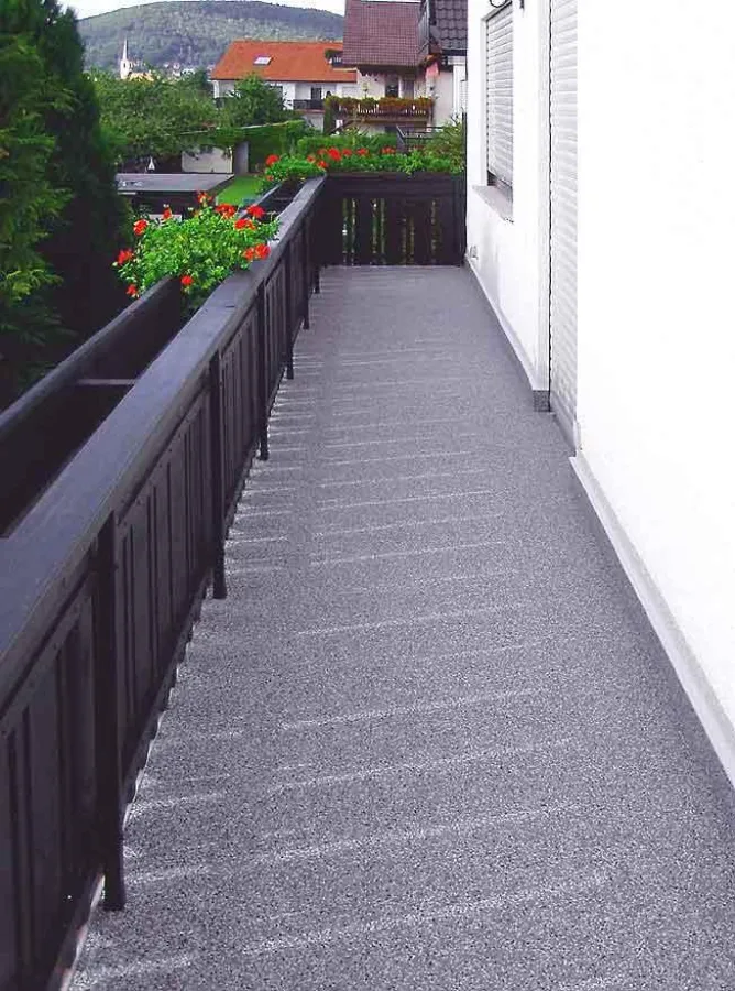 Eigenhändig renoviert: Balkonbelag aus Renofloor Fertigelementen