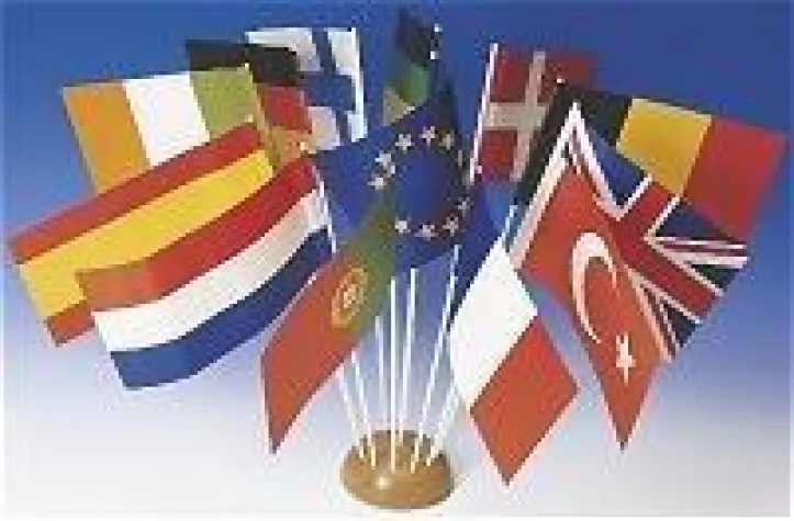 Bild: Groß rauskommen mit Papierfähnchen