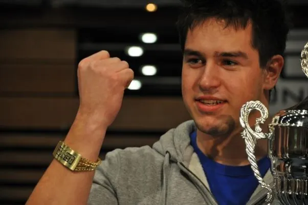 Bild: Die offene Deutsche Bracelet-Meisterschaft 2010 der Poker-Bundesliga findet in Leipzig statt