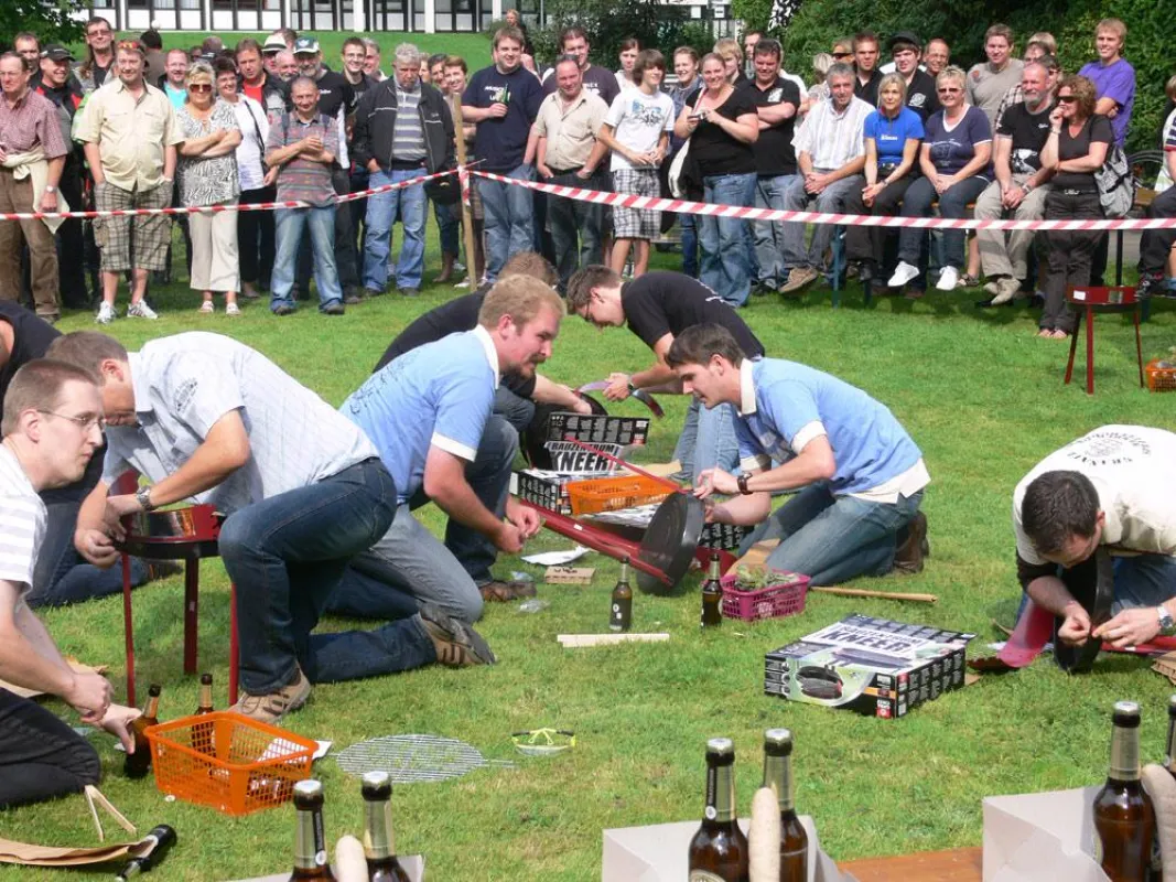 Kurioses Treiben in der Grillarena: Speedgrillen ist eine unterhaltsame Trendsportart