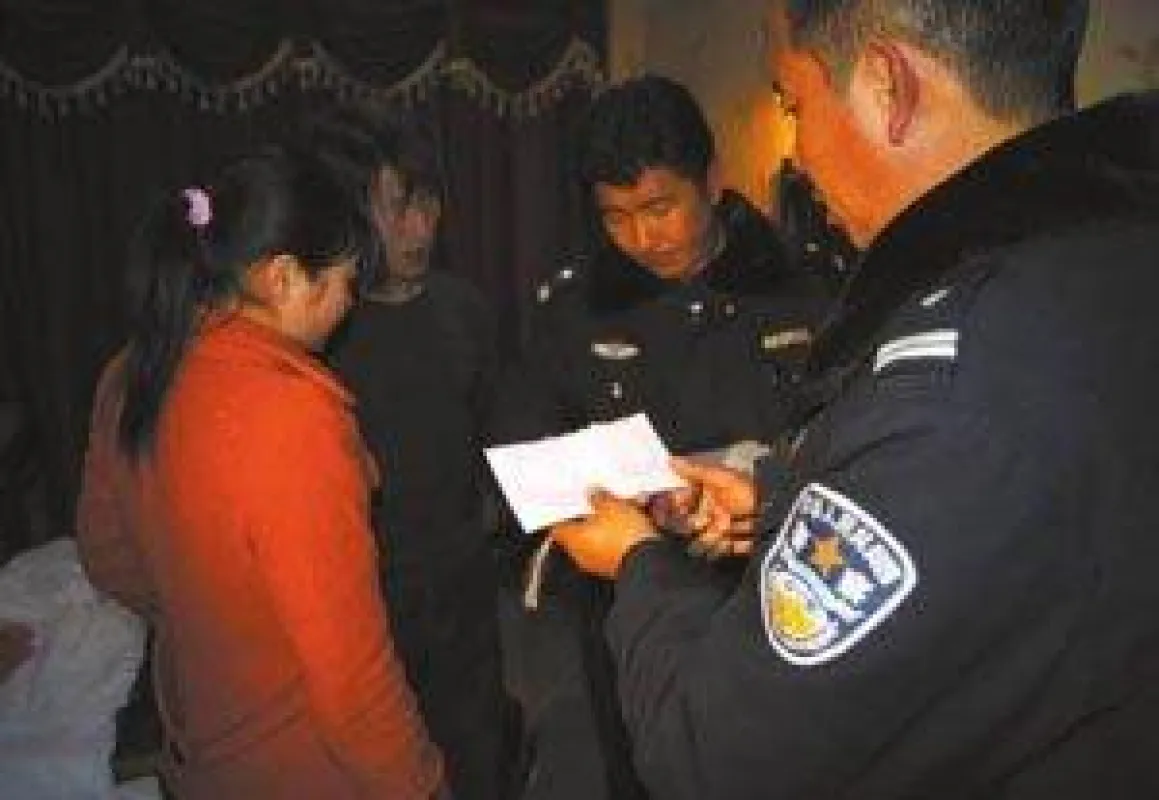 Ausweiskontrolle in Lhasa (Bild: TCHRD)