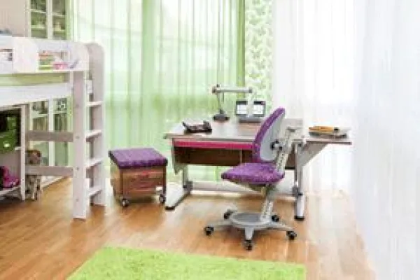 Flexible Möbel für wachsende Ansprüche – mitwachsender Schülerschreibtisch Runner von moll Bild: Flexible Möbel für wachsende Ansprüche – mitwachsender Schülerschreibtisch Runner von moll