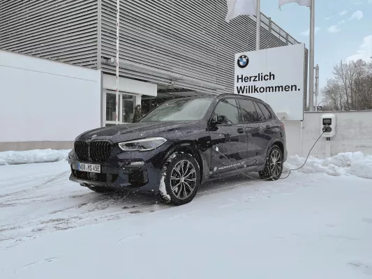 Bild: Das Autohaus Michael Schmidt investiert in die Zukunft.