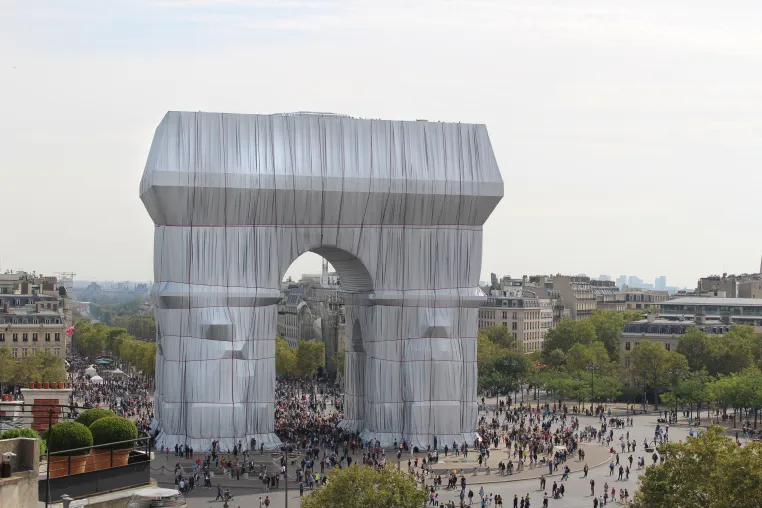 „L’Arc de Triomphe, Wrapped“ – Christos Vermächtnis, fertiggestellt mit Seilen von Gleistein Bild: „L’Arc de Triomphe, Wrapped“ – Christos Vermächtnis, fertiggestellt mit Seilen von Gleistein