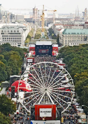 Coca-Cola präsentiert das Fest zum Tag der Deutschen Einheit vor dem Brandenburger Tor Bild: Coca-Cola präsentiert das Fest zum Tag der Deutschen Einheit vor dem Brandenburger Tor