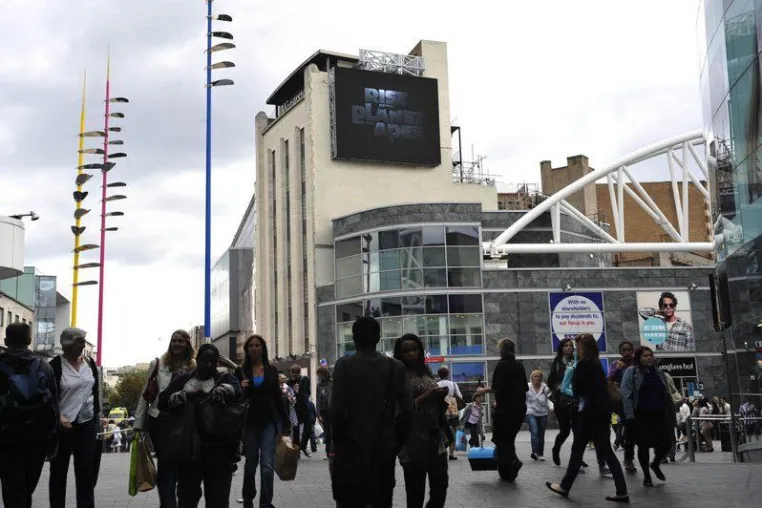 Bild: blowUP media UK Ltd installiert digitales Full-Motion-Riesenposter in Birmingham