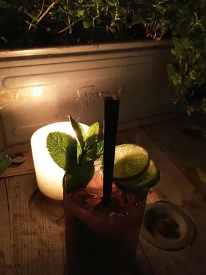 Bild: Hommage an die Karriere der Kästen aus Metall von FAMI Storage Systems