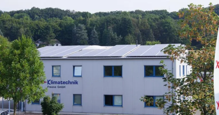 Betrieb senkt Stromkosten durch Montage einer Photovoltaikanlage – Erwartungen voll und ganz erfüllt Bild: Betrieb senkt Stromkosten durch Montage einer Photovoltaikanlage – Erwartungen voll und ganz erfüllt