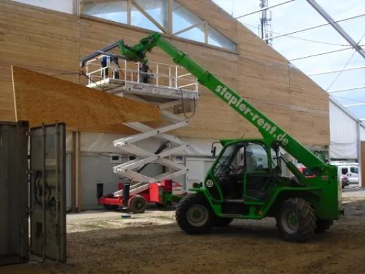 Das 166. Cannstatter Volksfest wird aufgebaut Bild: Das 166. Cannstatter Volksfest wird aufgebaut