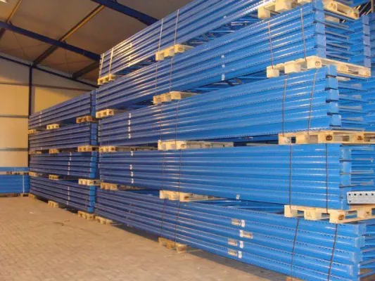 Bild: Troostwijk vermarktet im Auftrag eines Kunden Regalanlagen, Rollenbahnen und sonstiges Equipment