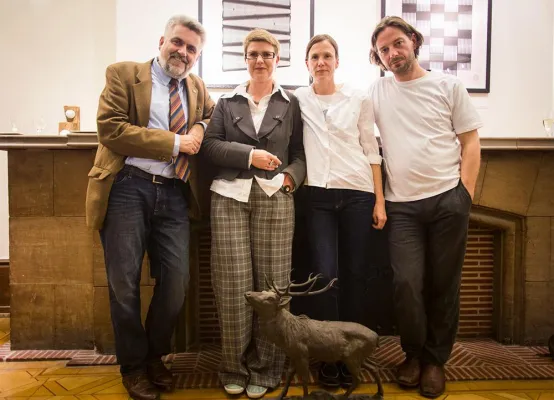 Bild: Künstlertrio „hirschauer“ begeistert mit ungewöhnlichen Installationen und hintersinnigem Wortwitz