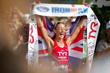 Bild: Triathlon-Legende Chrissie Wellington läuft mit ihren Fans eine gemeinsame Trainingsrunde in Köln