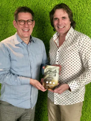 Bild: Die Zahnarztpraxis KU64 erhält als erste Praxis in Deutschland das 3-Sterne-Gütesiegel „BESTE-PRAXIS“