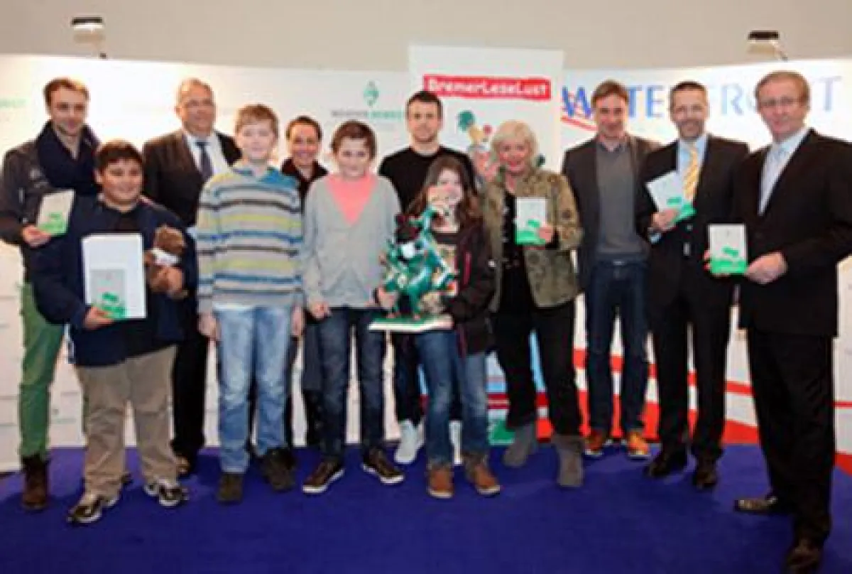 Projektbeteiligte und Nachwuchsautoren bei der Buchvorstellung © Waterfront