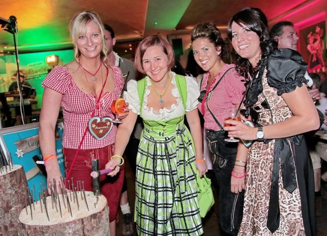 Adrette Dirndln beim 2. Nürnberger Trachten-Event