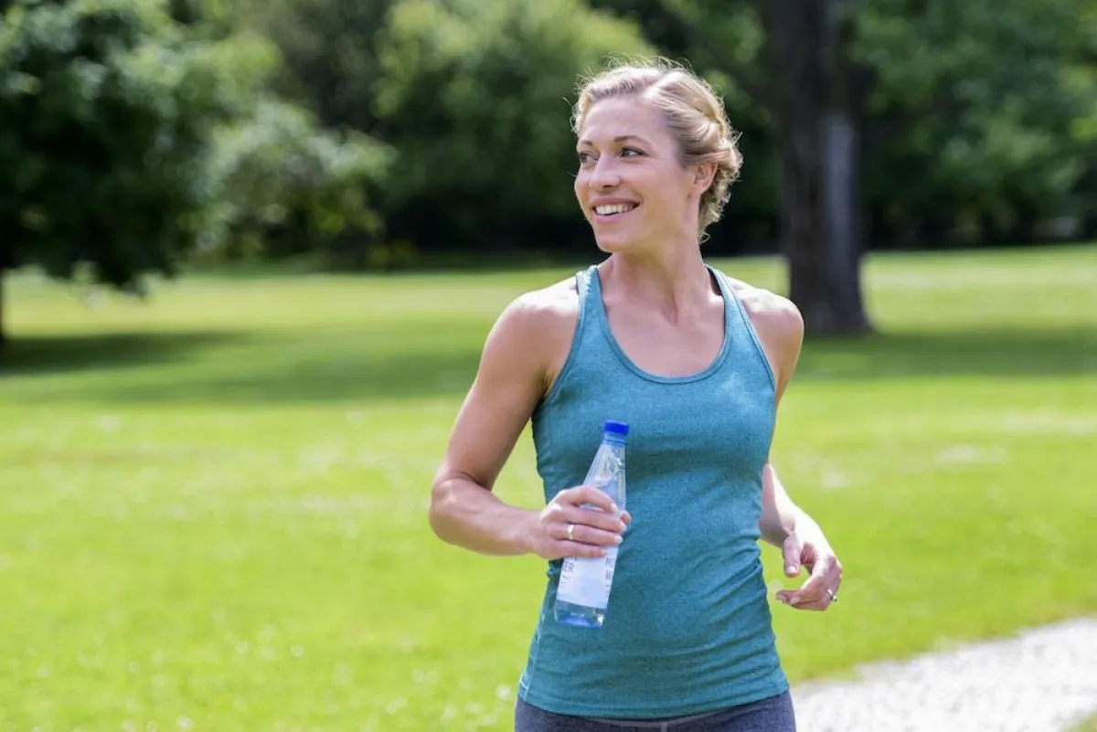 Natürlich, erfrischend, bekömmlich ? Mineralwasser ist der ideale Begleiter beim Lauftraining.