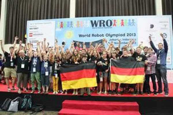 Bild: Erste Medaillen für Deutschland beim Finale der World Robot Olympiad in Jakarta, Indonesien