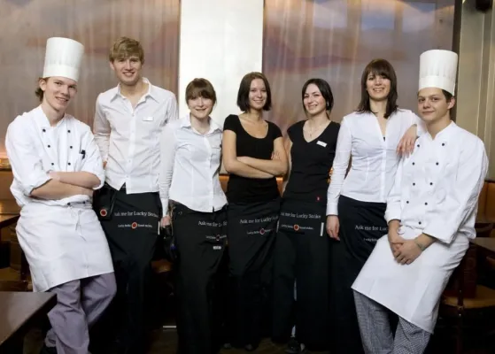 Bild: „Azubis“ leiten das FORUM Café.Bar.Restaurant