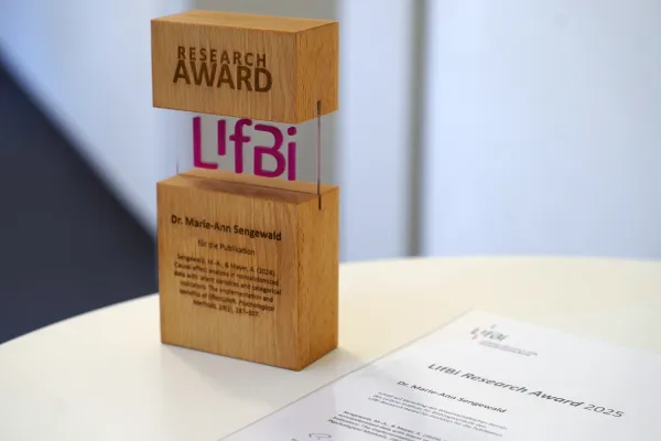 Erster LIfBi Research Award verliehen Bild: Erster LIfBi Research Award verliehen