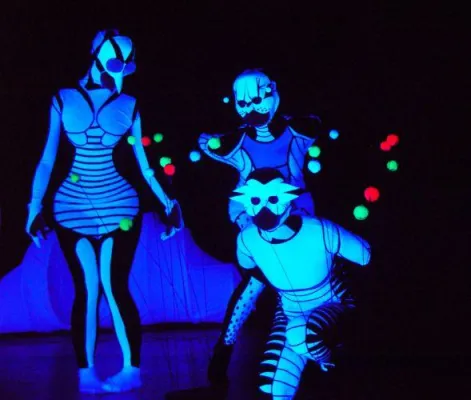 Schwarzlicht trifft Tanz: „Animatix Lux“ – Künstler des Jahres 2010 Bild: Schwarzlicht trifft Tanz: „Animatix Lux“ – Künstler des Jahres 2010