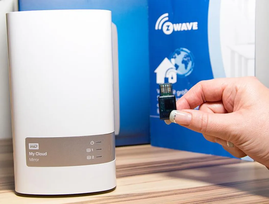 Der winzige Z-Wave Stick erweitert die My Cloud NAS von WD zur vollwertigen Smart Home Zentrale