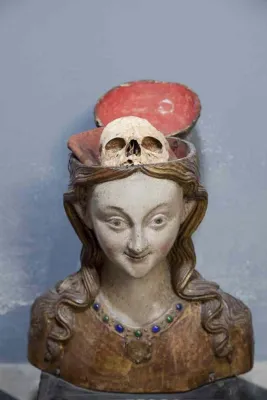 Bild: Preview "Geheiligtes Gebein"