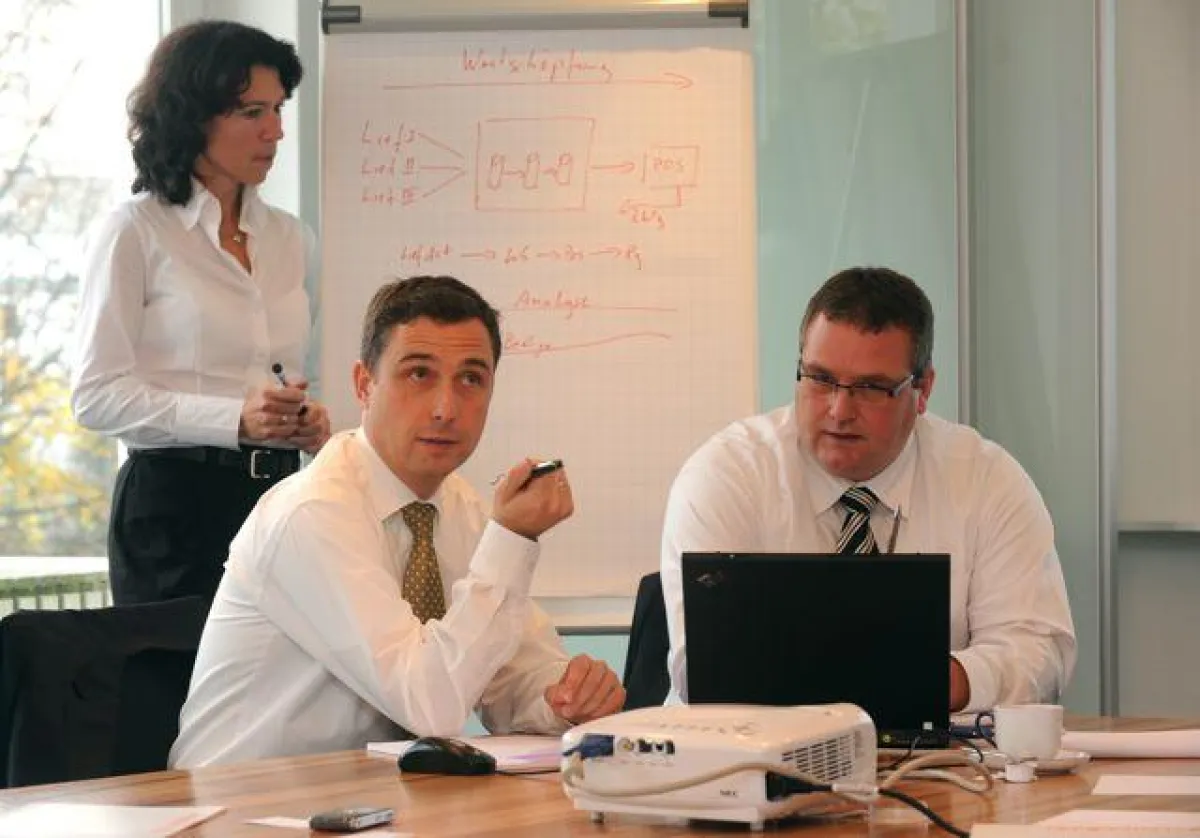 Dr. Andreas Nutz (links) und Stefan Decker suchen auch in Krisenzeiten nach Mitarbeitern.