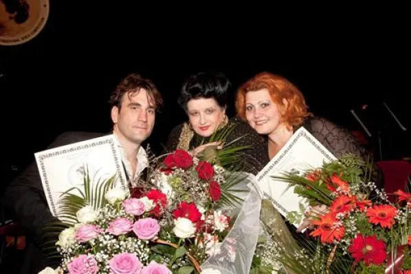 Bild: Deutscher Tenor Fausto Reinhart begeisterte des Publikum beim HARICLEA DARCÉE Int. Gesangswettbewerb 2010