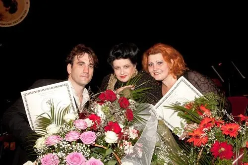 Deutscher Tenor Fausto Reinhart begeisterte des Publikum beim HARICLEA DARCÉE Int. Gesangswettbewerb 2010 Bild: Deutscher Tenor Fausto Reinhart begeisterte des Publikum beim HARICLEA DARCÉE Int. Gesangswettbewerb 2010