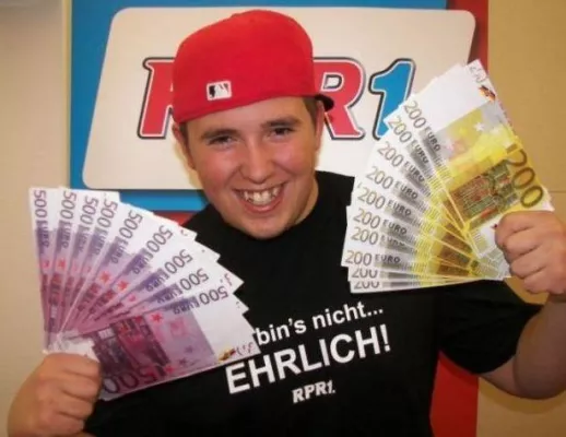 „RPR1.Phantom“ in Mainz gefasst - Yannic aus Waldlaubersheim gewinnt 20.000 Euro Bild: „RPR1.Phantom“ in Mainz gefasst - Yannic aus Waldlaubersheim gewinnt 20.000 Euro