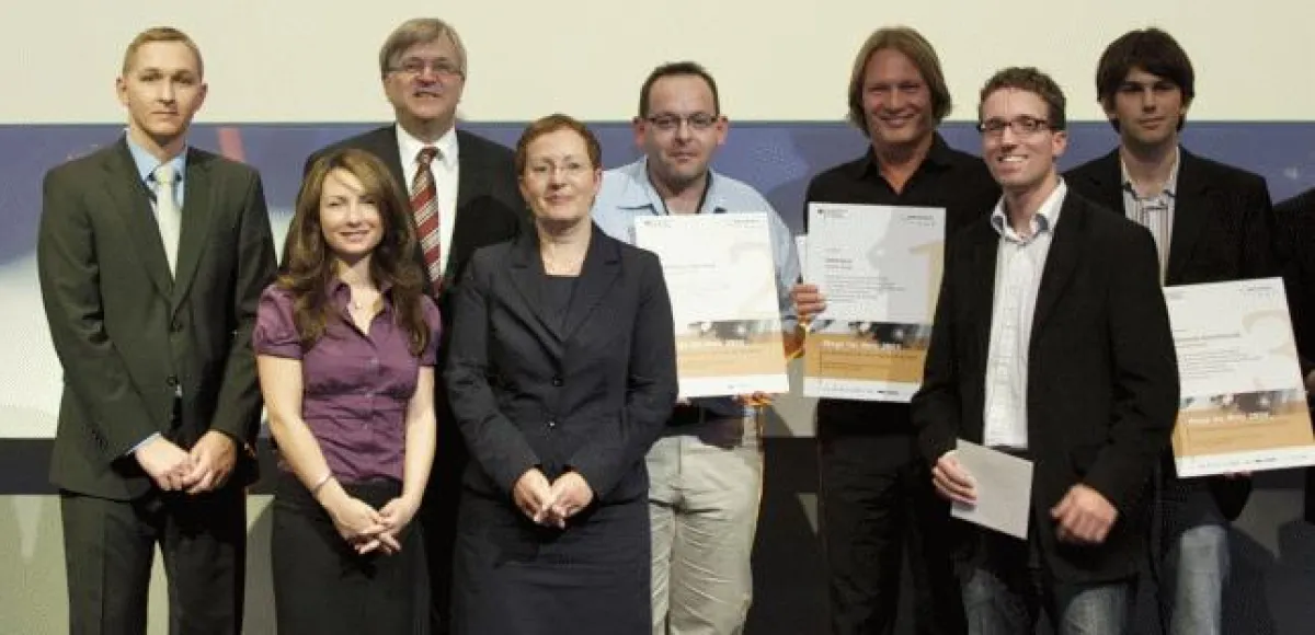 (v.l.): Christoph Seitz (Microsoft), Silvia Decheva (Lenovo), Peter Hintze (Parl. Staatssekretär), Jutta Croll (Stiftung Digitale Chancen), Patrick Dohmen (Marktplatz Karneval, 2. Platz), Andreas Köni