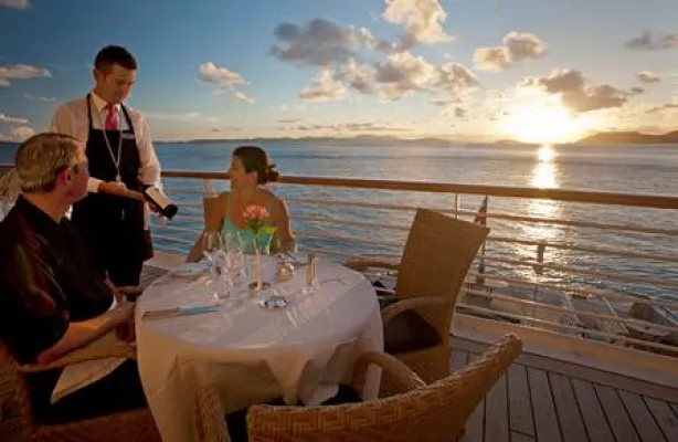 Bild: Neu: Weinreisen und Yachting