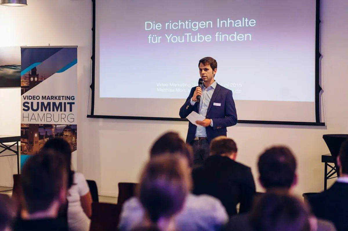 Moderator Christoph Gaschler (CEO von Videobeat) führte durch den Abend.