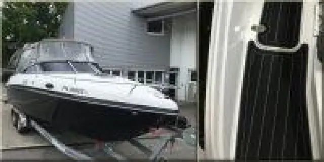 Bild: Designfolierung - biozidfreies Antifouling - Scheibentönung - Bootsbeläge einer Rinker