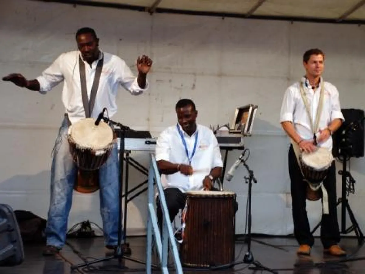 Drum Café sorgten für Stimmung auf dem Bad Camberger Marktplatz.