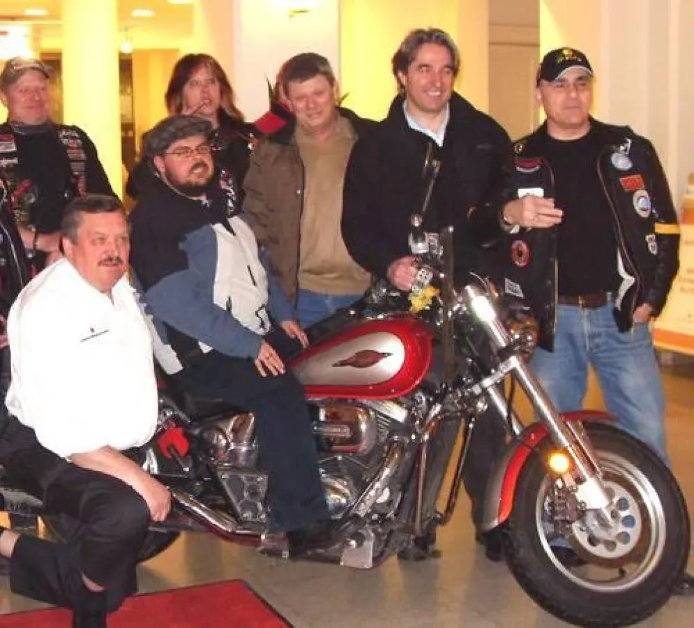 Die Red Biker beim Blutspenden in der Blutspendezentrale des Österreichischen Roten Kreuzes