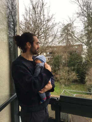 Bild: Vaterschaftsurlaub: myRight verklagt Deutschland, Schadensersatz für 500.000 frisch gewordene Väter