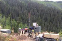 Bild: White Gold identifiziert weitere oberflächennahe hochgradige Goldvererzung und Aurania erreicht Meilenst