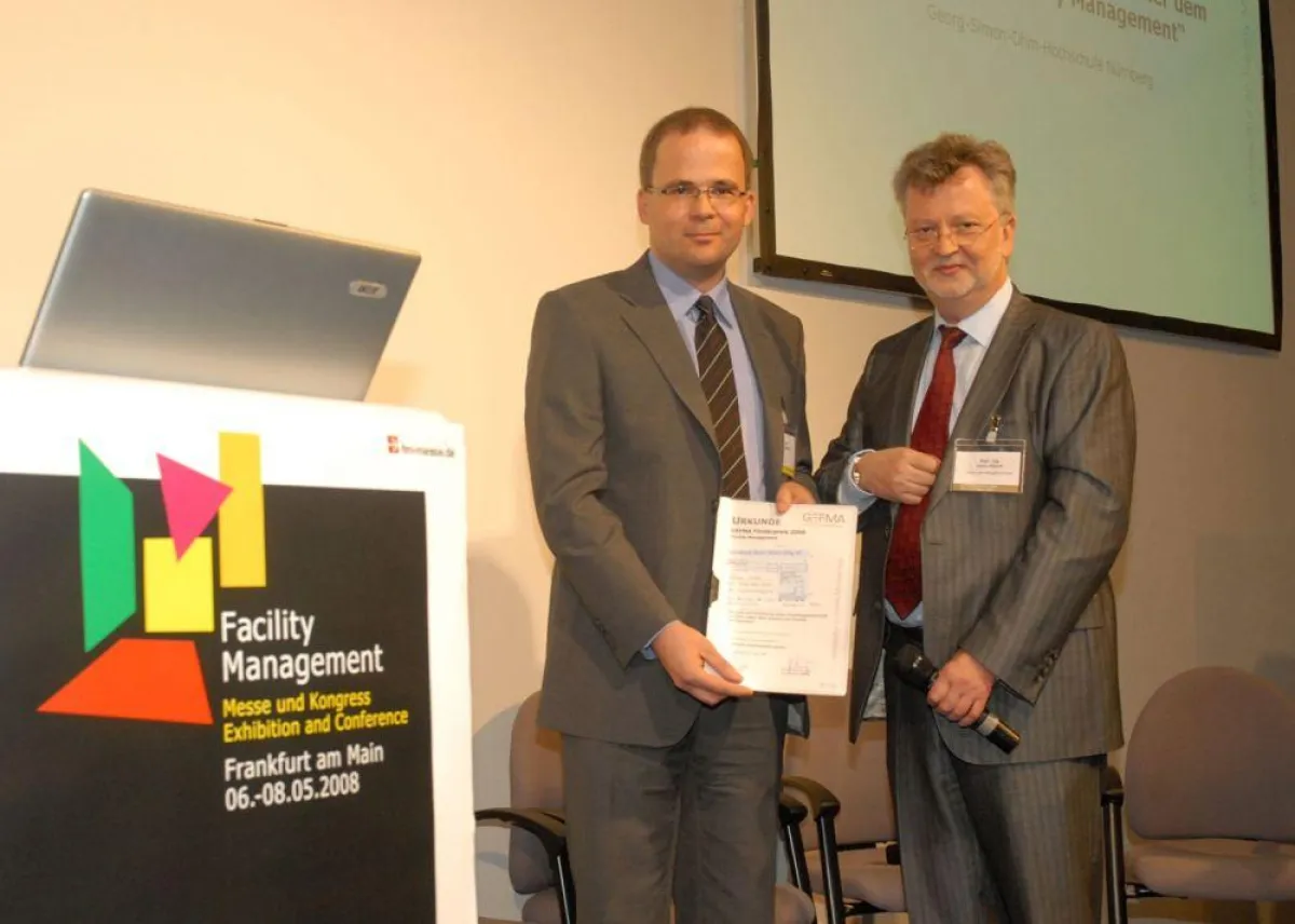 Lohnender Masterstudiengang Facility Management: Nürnberger Absolvent Stephan Liedel gewinnt GEFMA-Förderpreis