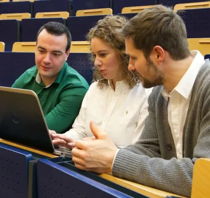 Mit Berufsausbildung studieren - Studienförderung auch berufsbegleitend Bild: Mit Berufsausbildung studieren - Studienförderung auch berufsbegleitend