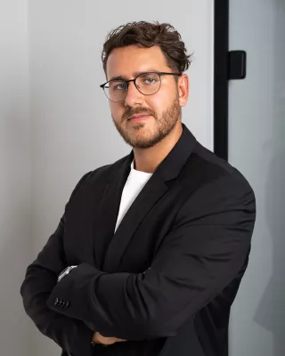 Ausgebrannt: Jungunternehmer Max Weiß über das Risiko eines Burnouts in der Selbstständigkeit Bild: Ausgebrannt: Jungunternehmer Max Weiß über das Risiko eines Burnouts in der Selbstständigkeit