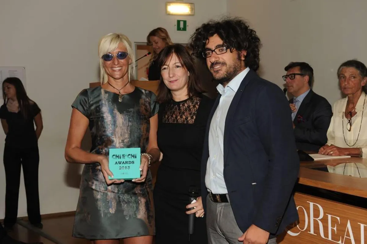 Silvia Rizzo bekommt den Chi-è-Chi-Award in mailand überreicht
