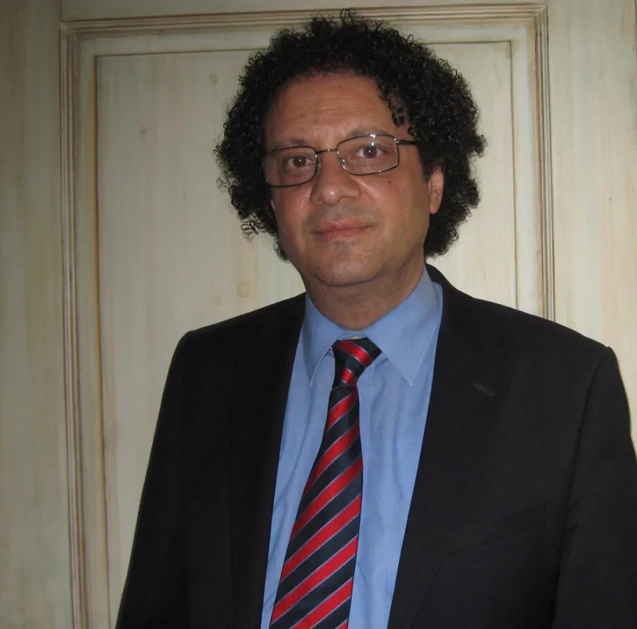 Zum 25. Jubiläum geehrt:Merz Dental Prokurist und Produktionsleiter Stavros Patatukos