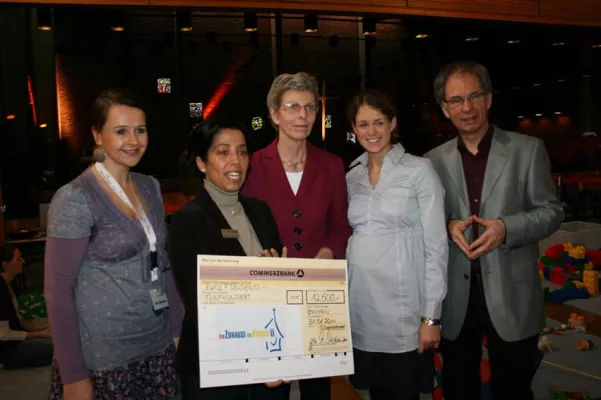 Bild: Spiel und Spaß zu jeder Jahreszeit - dentaltrade sponsert Stelle im „Zuhause für Kinder“ für Winterspielplatz