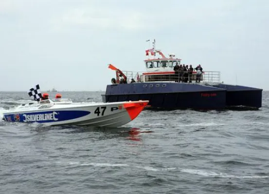 Bild: Formel 1 des Wassersports: In Travemünde traf einzigartige Ingenieurbaukunst auf unbändige Naturkräfte