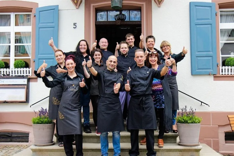 Eine Krone für Kaisers Gute Backstube: Wiedereröffnung ´Gasthaus Krone` in Ehrenkirchen Bild: Eine Krone für Kaisers Gute Backstube: Wiedereröffnung ´Gasthaus Krone` in Ehrenkirchen