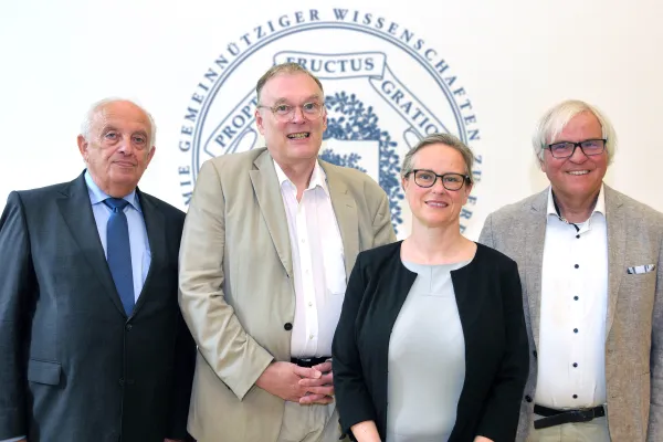 Bild: Forschende der Universität Jena in Erfurter Akademie aufgenommen